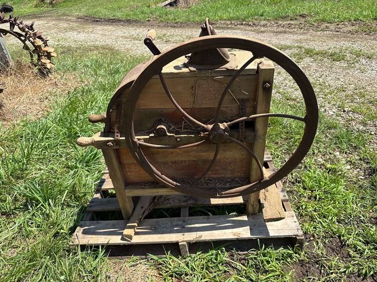 hocking-valley-corn-sheller-and-jack-image-3