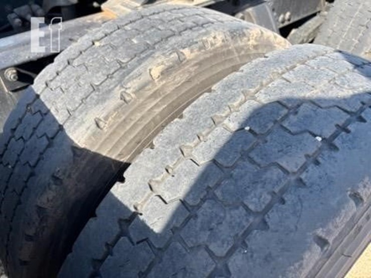 2016-kenworth-t880-image-12