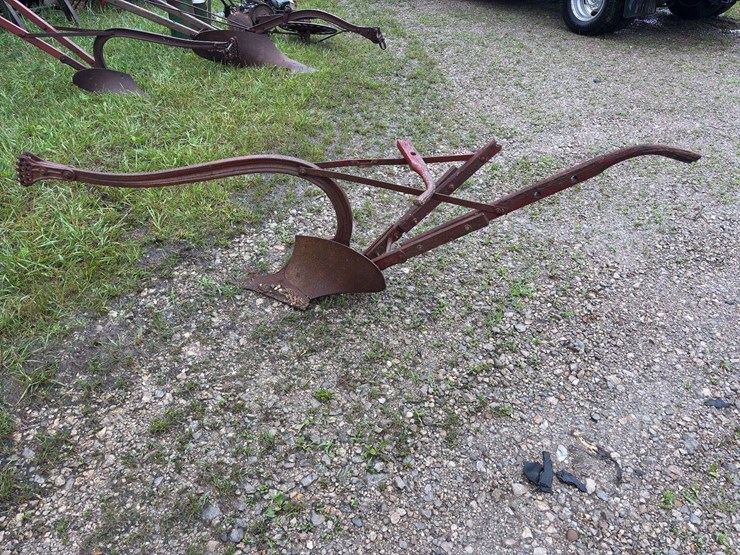 oliver-9”-horse-drawn-plow-image-1