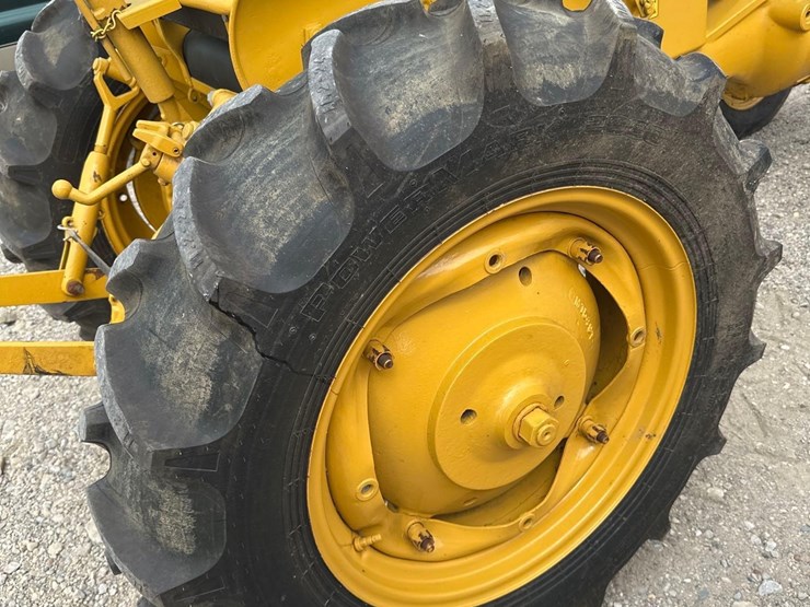 john-deere-320u-image-10