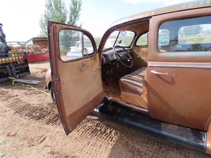 1940-ford-deluxe-survivor-4dr-sedan-image-9