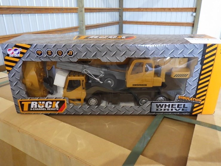 remote-control-crane-truck-image-1