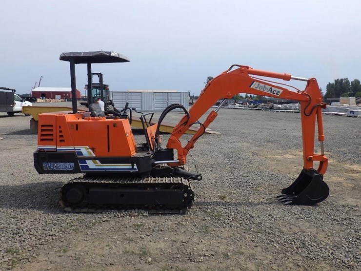 takeuchi-tb250-image-3