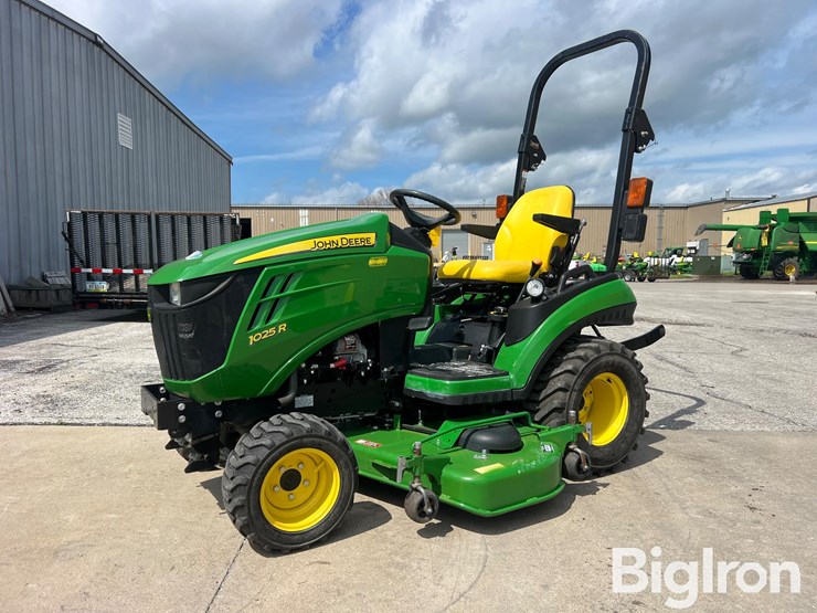 2016-john-deere-1025r-image-1