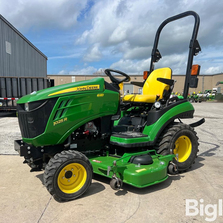2016 JOHN DEERE 1025R