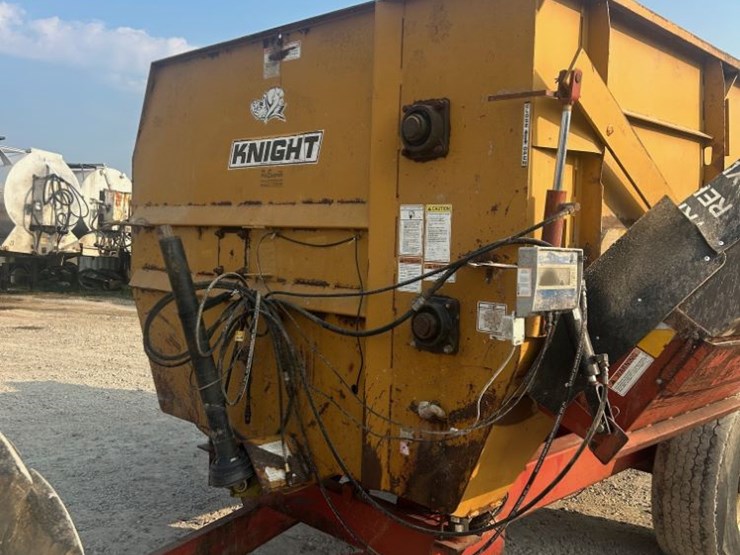 knight-reel-auggie-3575-feed-mixer-(np6097)-image-2