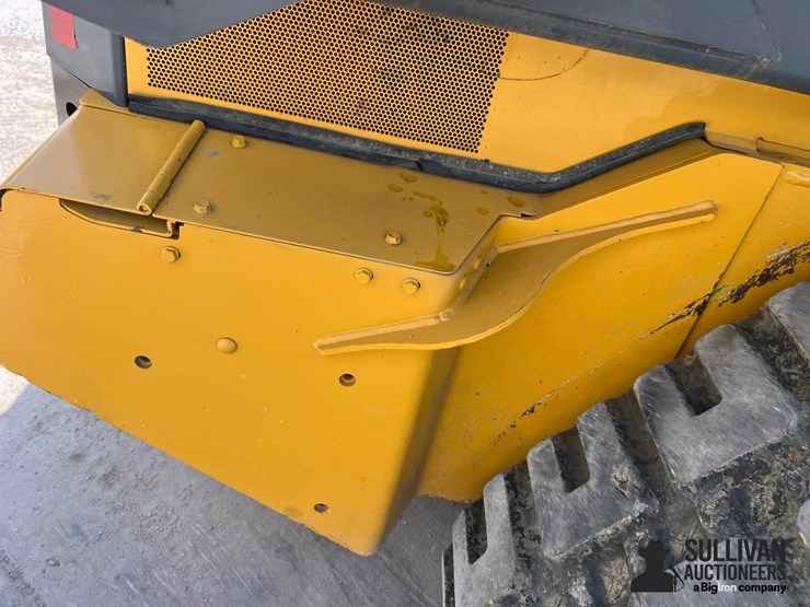 2017-deere-331g-image-16