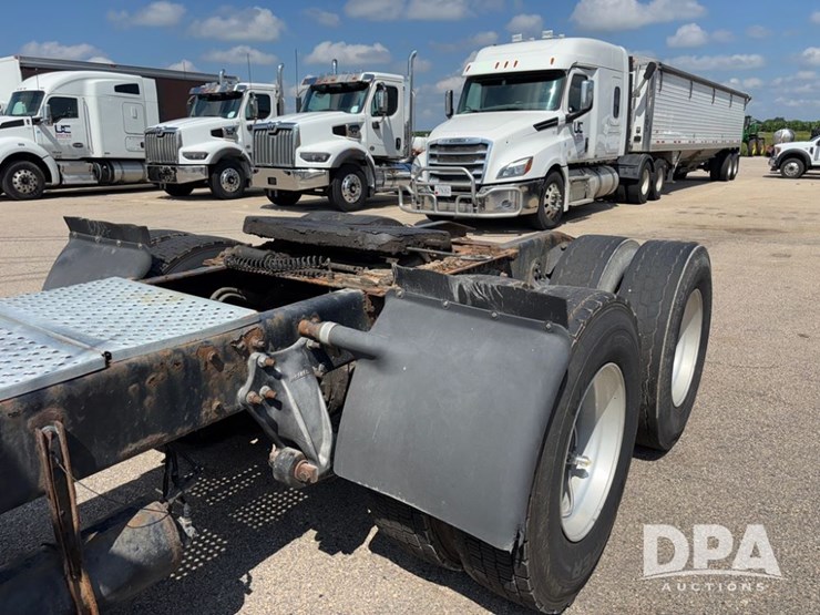 2013-freightliner-truck-(dr11874-unit-771)-image-45