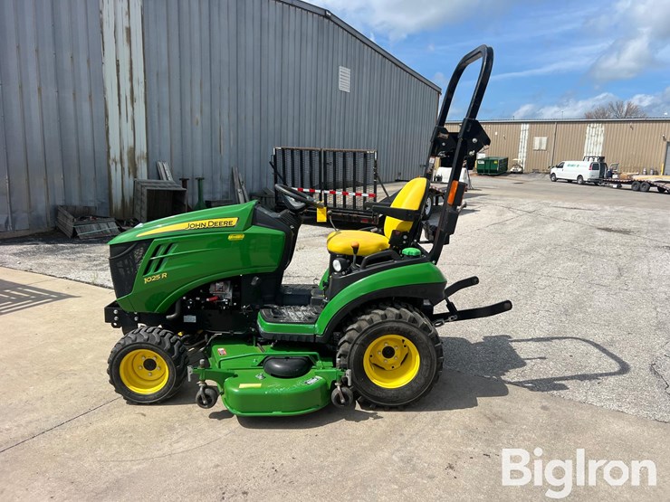 2016-john-deere-1025r-image-8