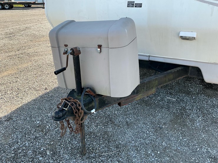 #2252-•-coachmen-futura-2000-travel-trailer*-image-9