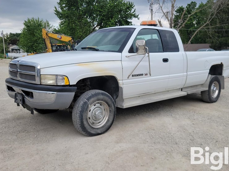 1999-dodge-ram-2500-image-1