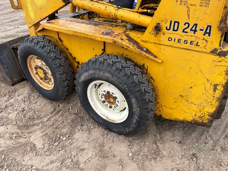 2007-deere-24a-image-8