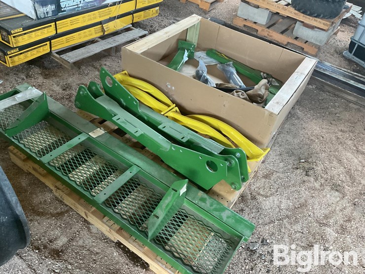 john-deere-148-image-11