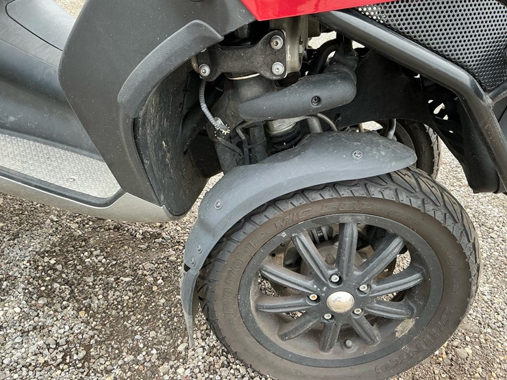 #2350-•-2009-piaggio-mp3-three-wheeled-scooter*-image-19