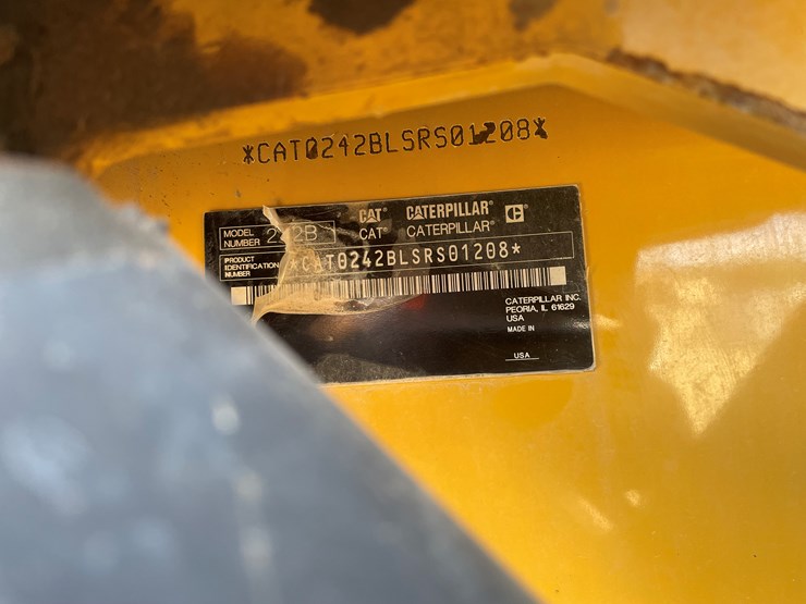 2014-caterpillar-242-image-20