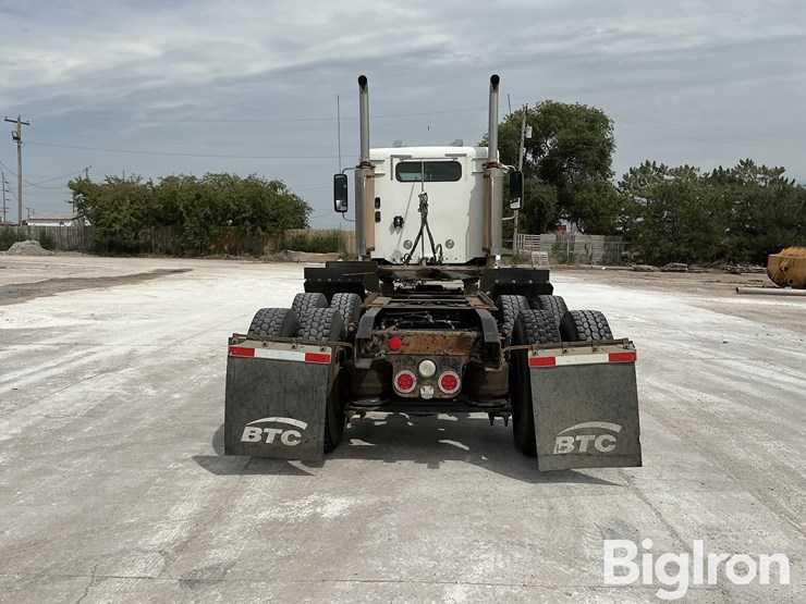 2017-freightliner-coronado-132-image-6