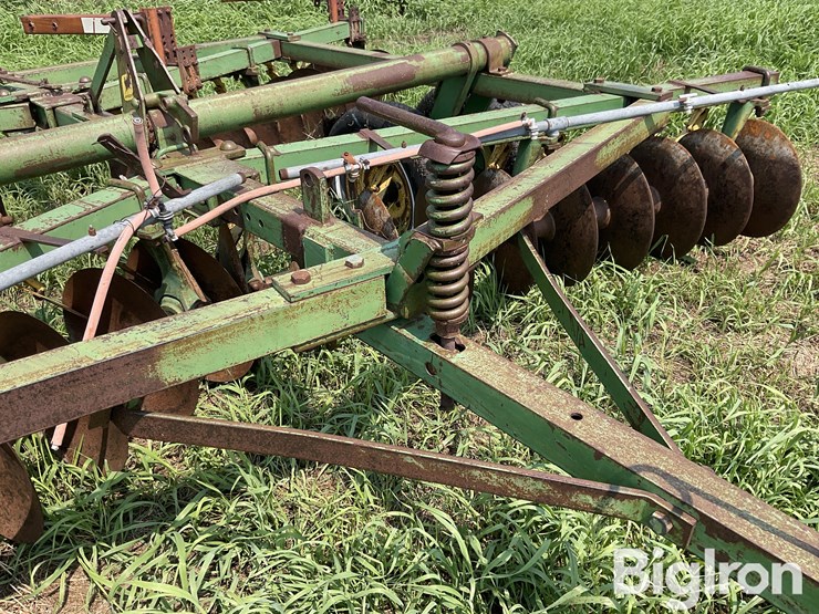 john-deere-bw-image-10