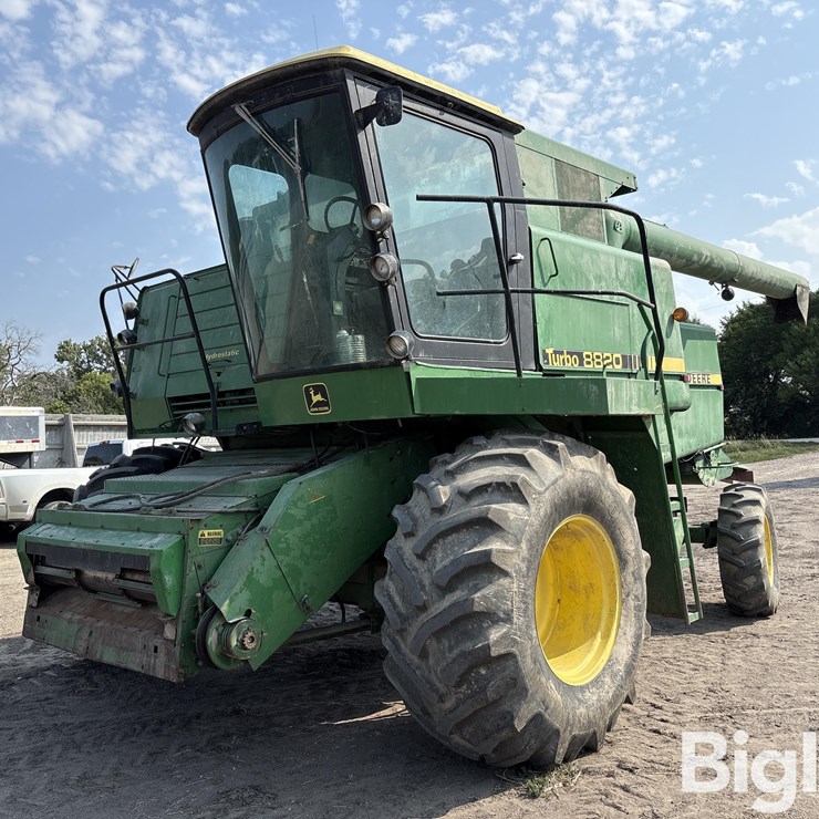 1982 JOHN DEERE 8820