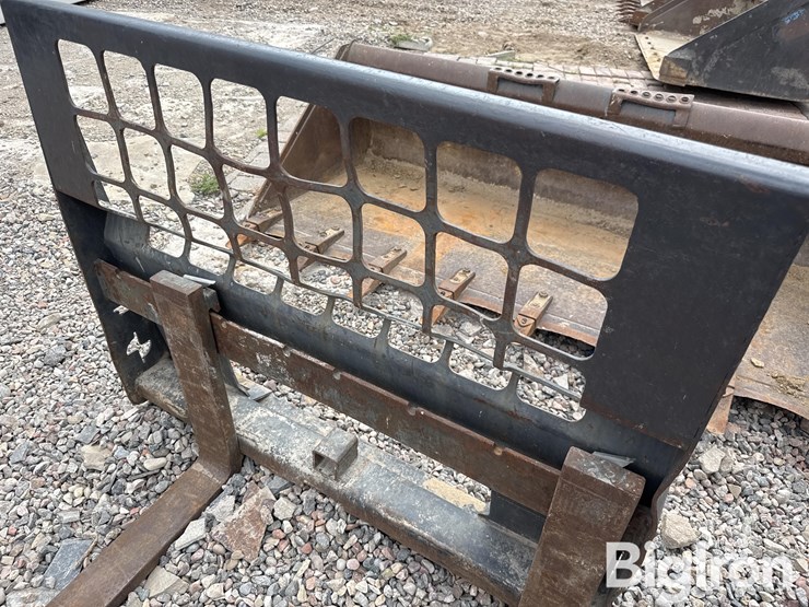 4'-compact-track-loader-pallet-forks-image-10