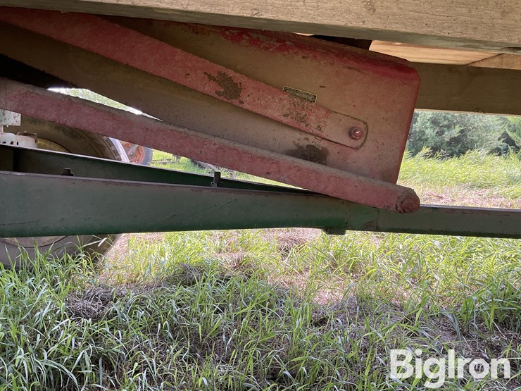 john-deere-1064-image-10