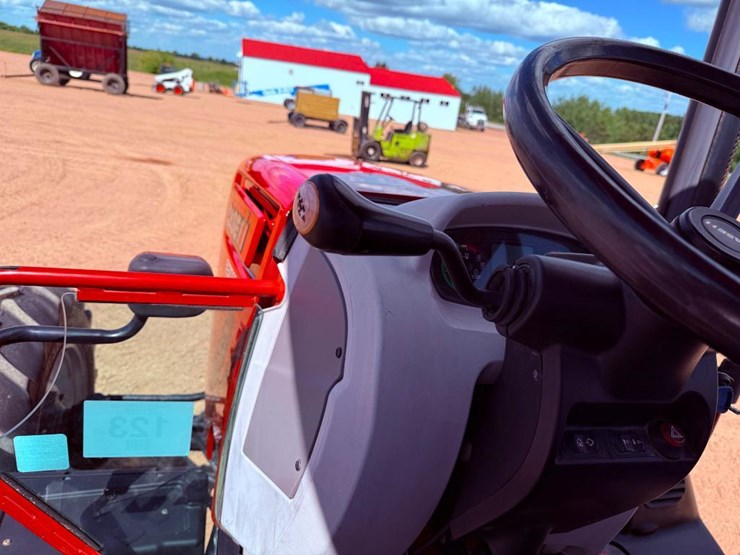 2016-case-ih-farmall-130a-image-53