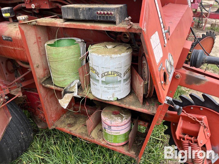 hesston-560-image-14
