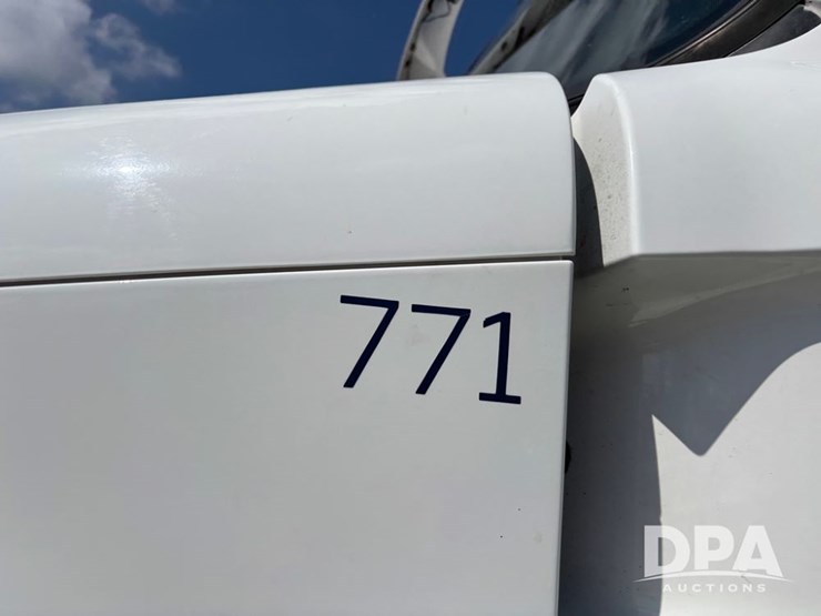 2013-freightliner-truck-(dr11874-unit-771)-image-25