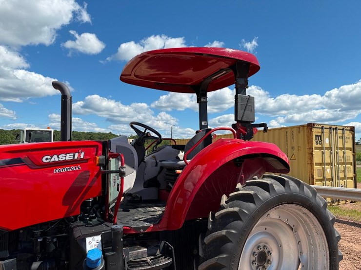 2016-case-ih-farmall-130a-image-13