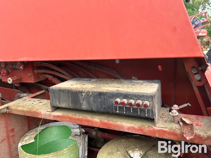 hesston-560-image-15