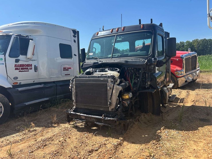 2017-freightliner-daycab-truck-front-cut-off-*inop-image-1