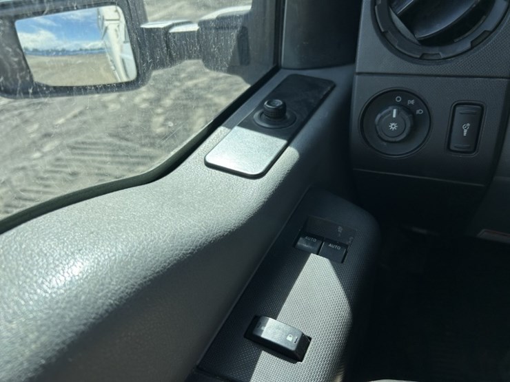 2015-ford-f350-sd-image-28