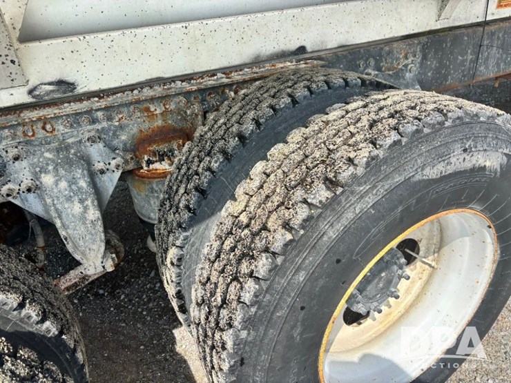2005-sterling-dry-tender-truck-(gp11242,-unit-111565)-image-51
