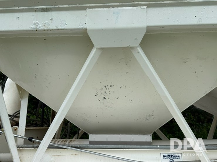 2015-ray-man-dry-fertilizer-trailer-(ed5162)-image-27