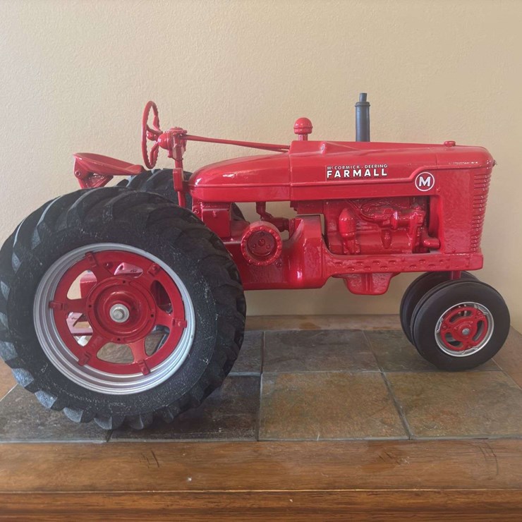 1/8 Farmall M