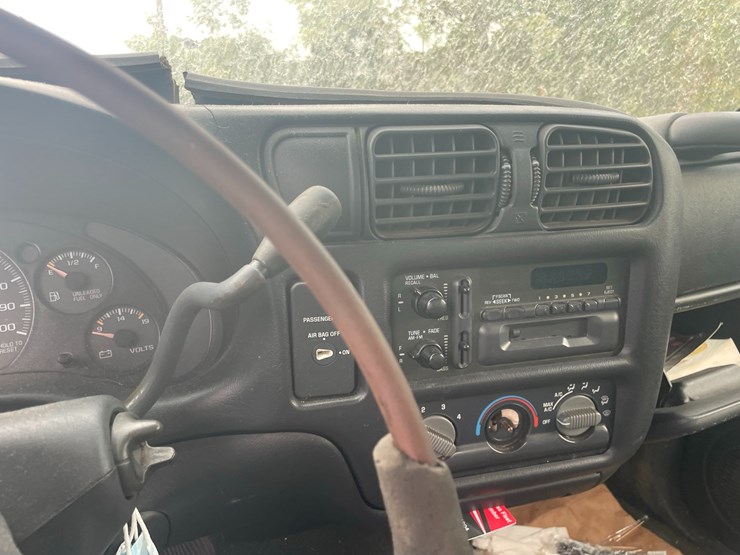 1998-chevrolet-s10-image-23