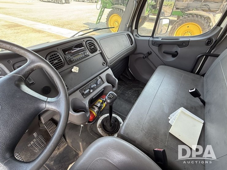 2012-freightliner-business-class-m2-van-truck-(pz13752,-unit-129)-image-17