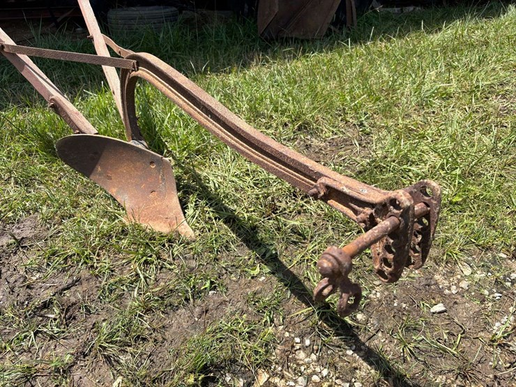 oliver-6”-walking-plow-image-5
