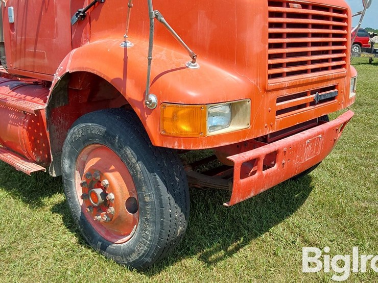 1990-international-8100-image-13