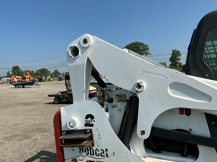2015-bobcat-t770-image-27