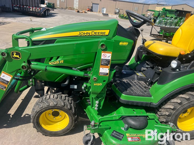 2014-john-deere-1025r-image-9