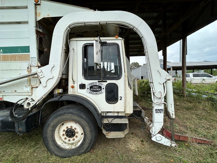 #46-•-#25939-•-inop-2003-mack-mr-t/a-daycab-garbage-truck-vin:-1m2k185c33m009372-image-38