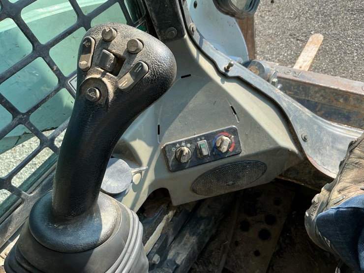 2015-bobcat-t770-image-45