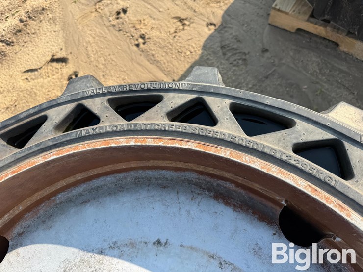 valley-revolution-47x15-airless-pivot-tires-image-12