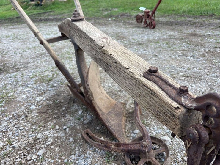 oliver-10”-walking-plow-image-7