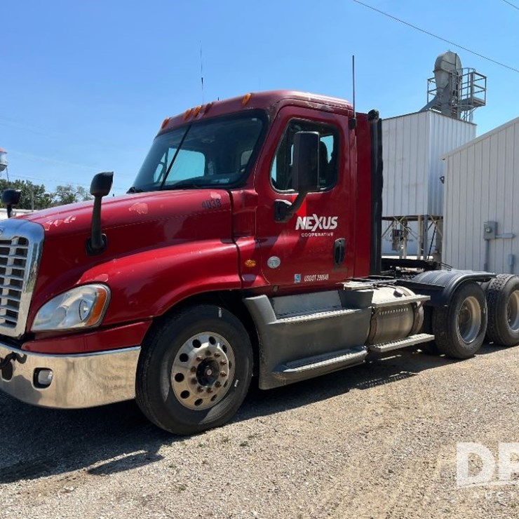 2013 Freightliner Cascadia Day Cab Truck (JN2570, Unit 4038)