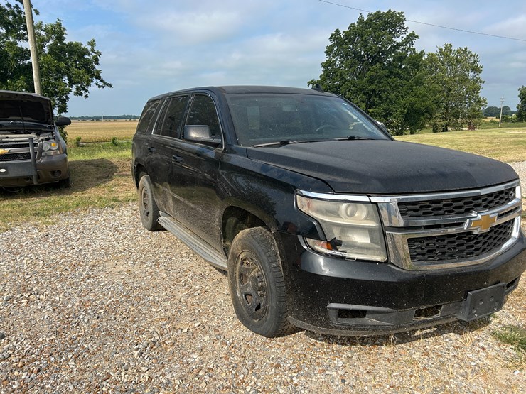 2015-chevrolet-tahoe-image-2