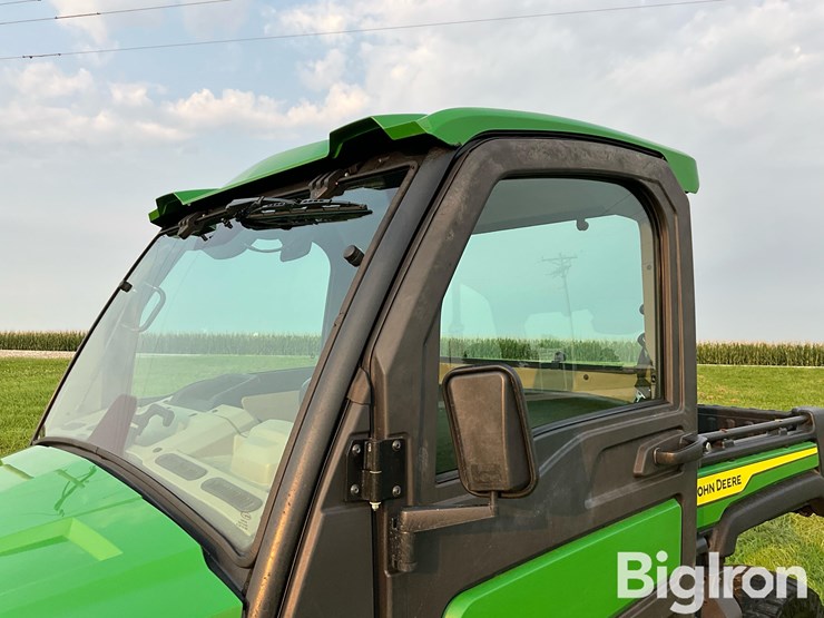 2021-john-deere-gator-image-18