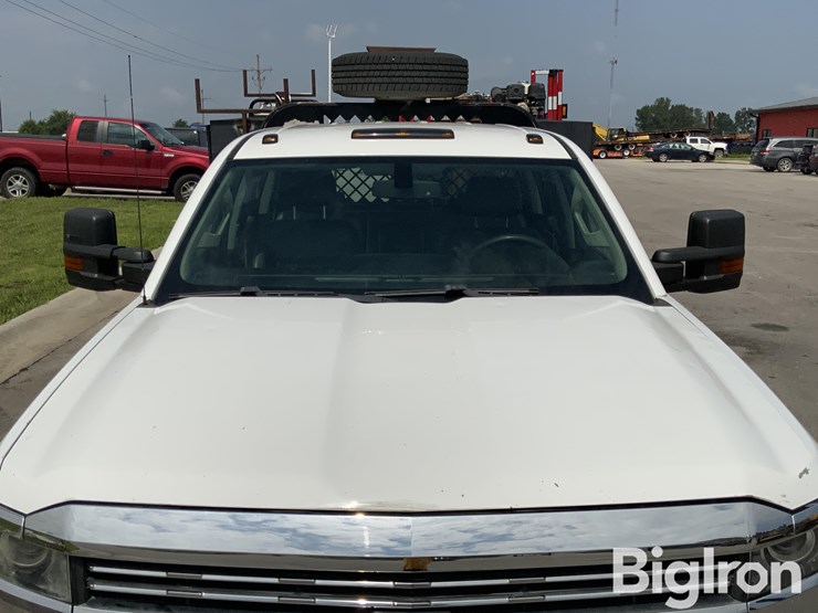 2015-chevrolet-silverado-3500hd-image-15