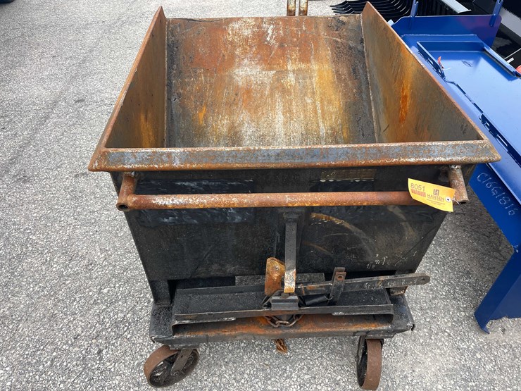 #8051-•-dump-hopper-on-wheels-(o8)-image-4