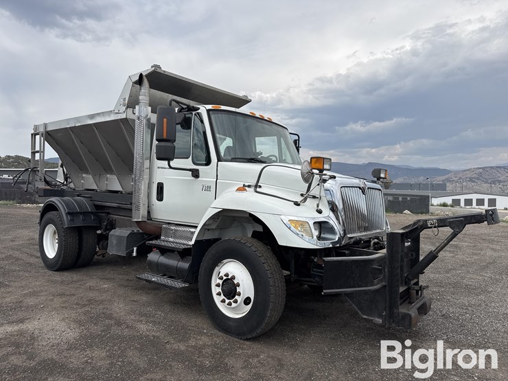 2007-international-7500-s/a-hooklift-truck-w/salt-spreader-&-snow-plow-image-3
